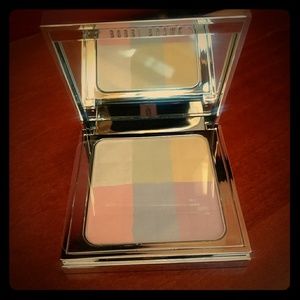 Bobbi Brown Brightening Finishing Powder